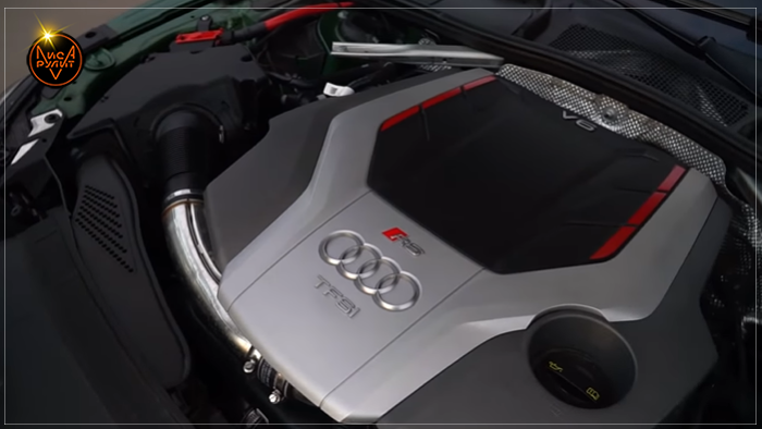 Подкапотное пространство Audi RS5. Лиса Рулит