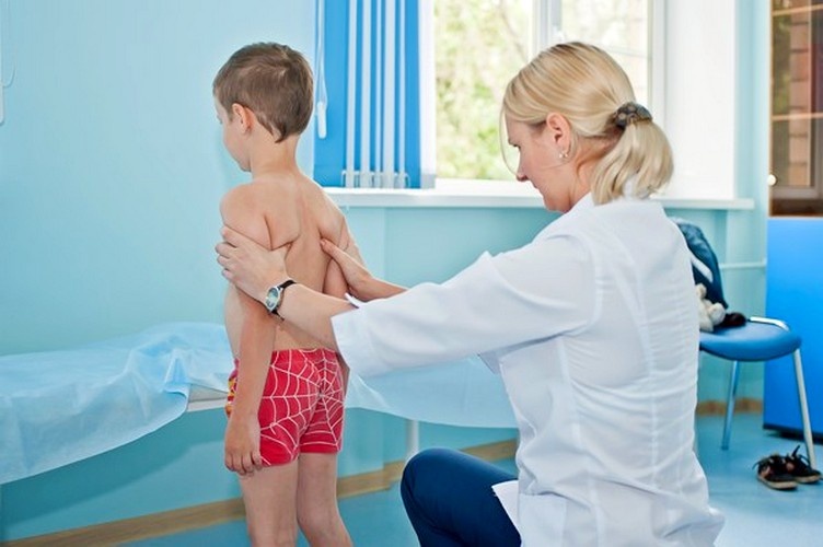 Все занятия проходят по назначению врача лечебной физкультуры и под  руководством опытных и внимательных инструкторов с высшим образованием  по специальности «Адаптивная физическая культура для лиц с отклонениями в  состоянии здоровья». Особое место у нас занимает абилитация и  реабилитация детей с заболеваниями опорно-двигательного аппарата – как с  врожденными, так и с приобретенными.   Наиболее популярные формы акватерапии включают в себя: 
