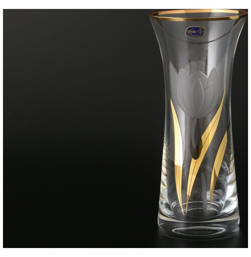 Ваза чем-то похожа на эту, только повыше.