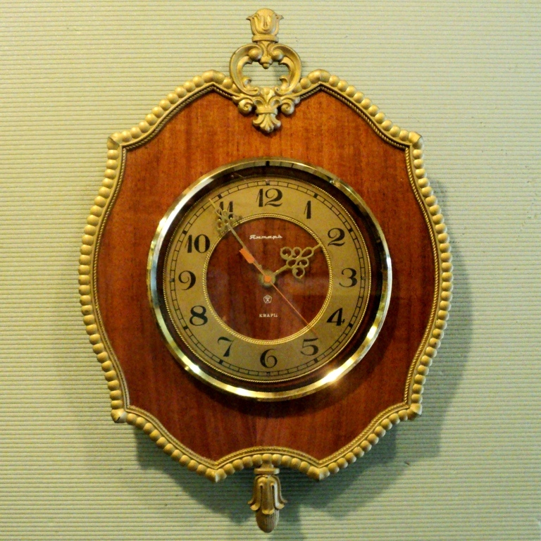 Настенные часы янтарь ссср - 90 фото