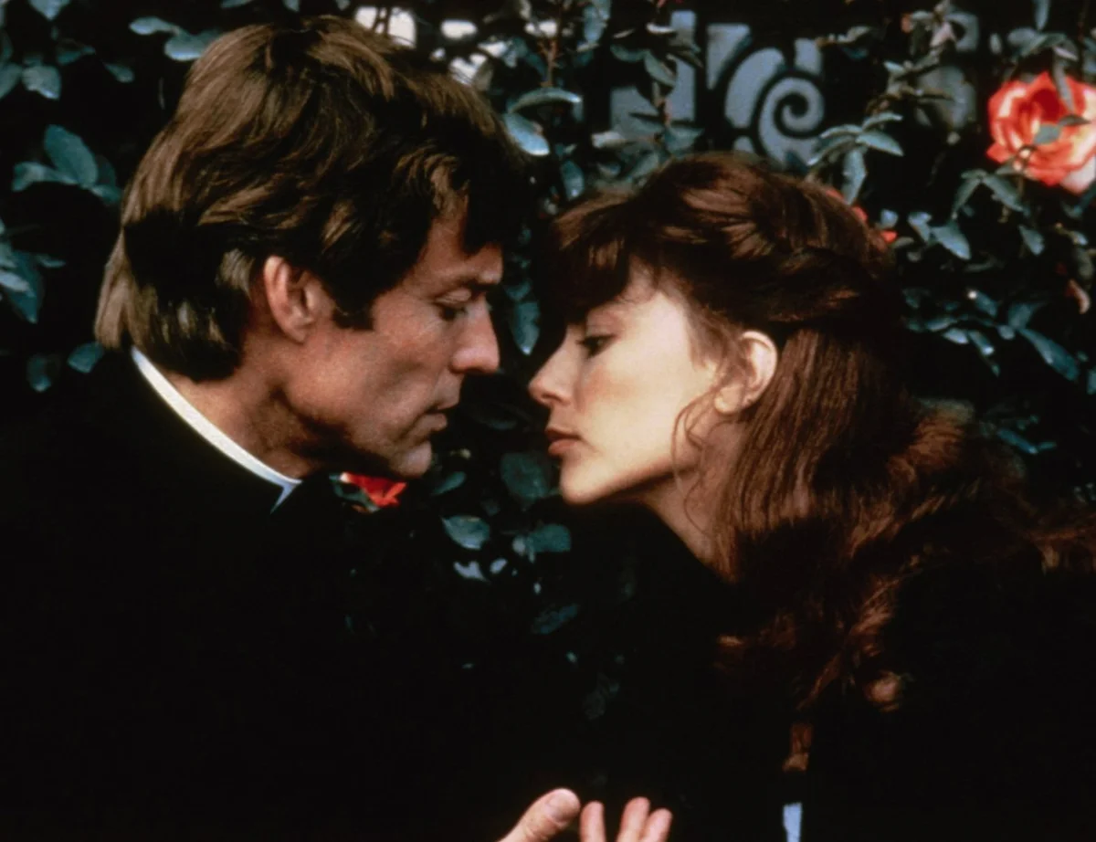 The thorn birds is. Поющие в терновнике Ральф де Брикассар. Мэгги Клири и Ральф де Брикассар. Поющие в терновнике 1983. Ричард Чемберлен Поющие в терновнике.