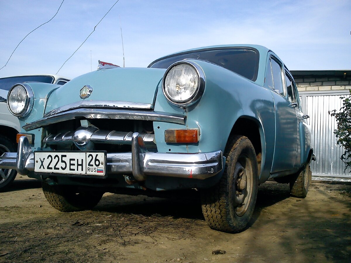Данный автомобиль был мной увиден при  попытке его утилизации на металлолом ,сердце моё не выдержало и я уговорил продать его мне ,цена конечно в 7 тыс рублей не могла не радовать!