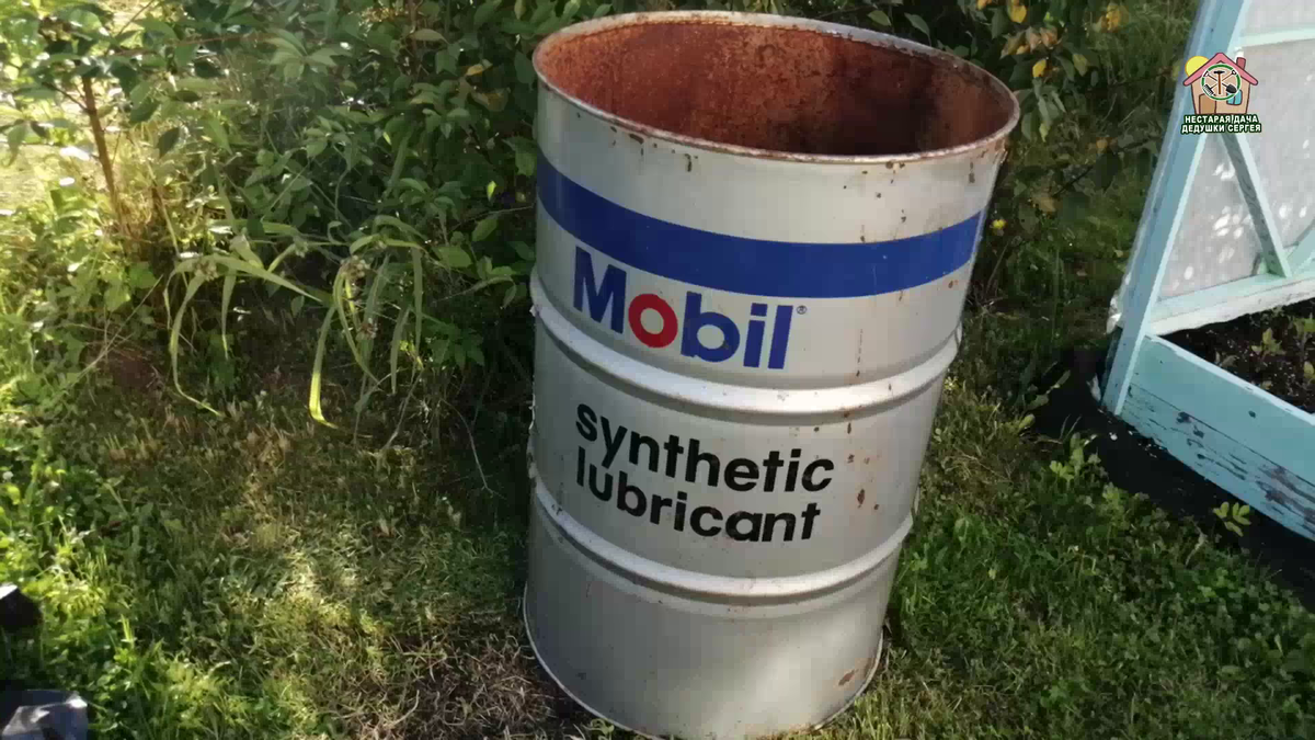 Фото 2. Дачный полив. Простая защита дождевой воды от ржавчины в поливочной бочке.