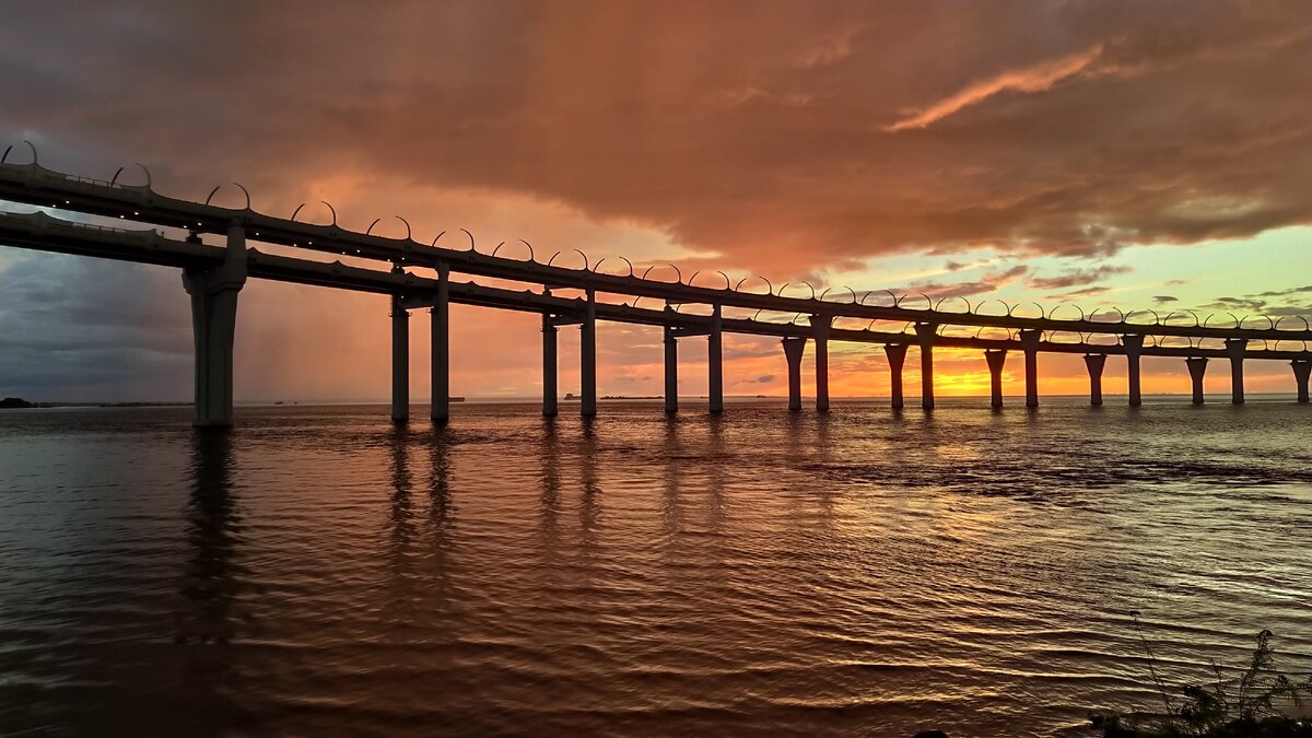 Вид на Финский залив с кольца на закате.