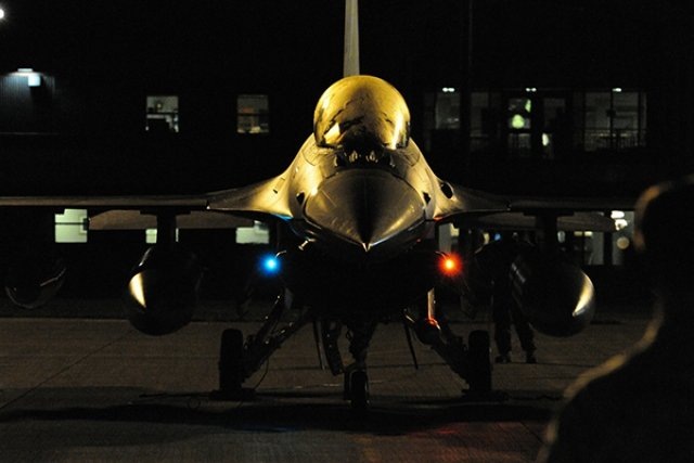 Истребитель F-16 (фото с сайта Defence World) 