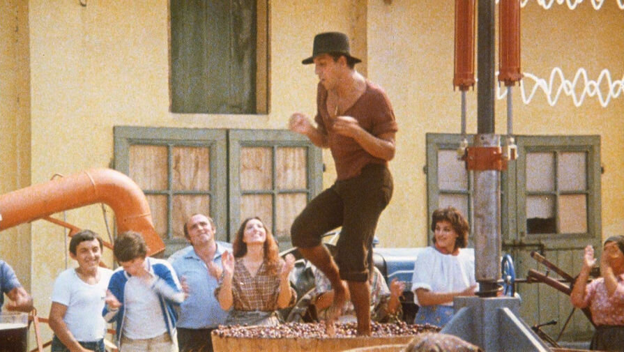 Знаменитый "танец на винограде".