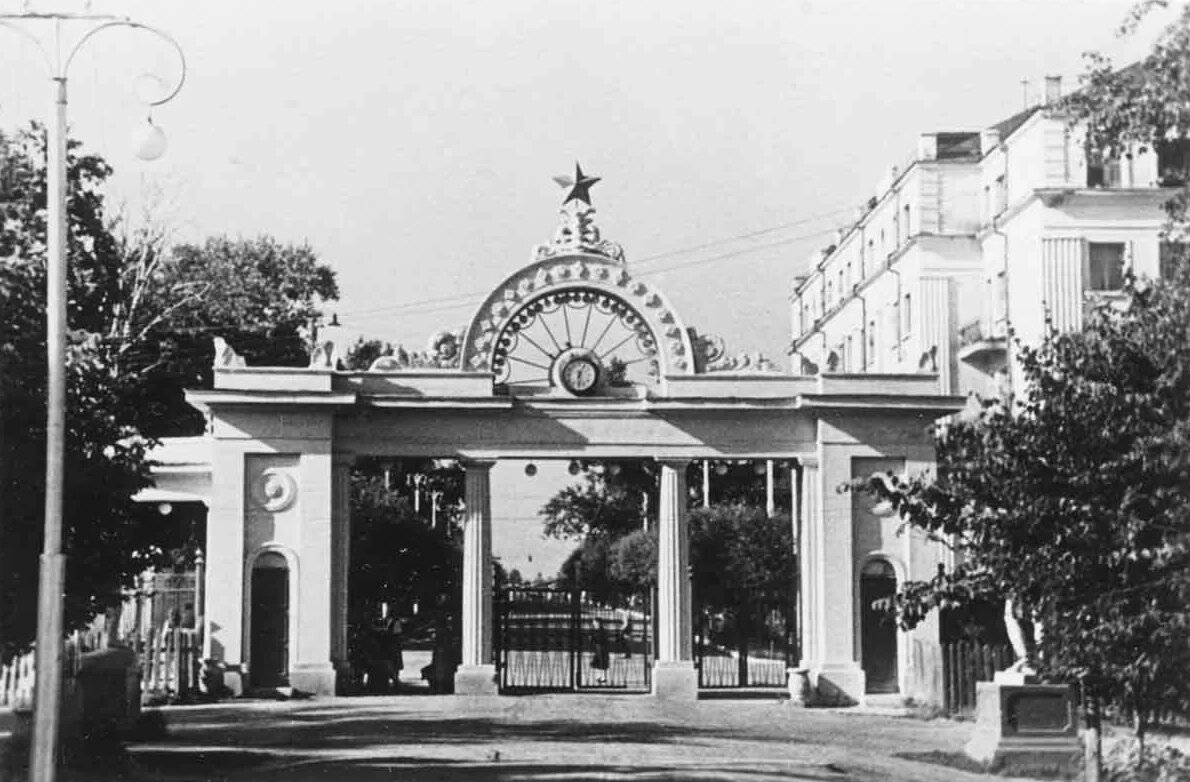 Дом специалистов в советское время. https://vk.com/lenina2_dom_specialistov