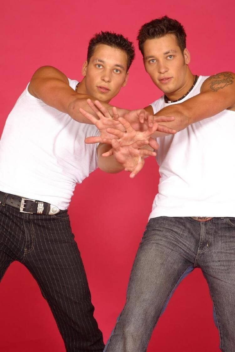 Стас и оскар каримовы. Стас и оскар каримовы фото. Оскар каримов фото. Стас каримов и брат в дом 2. Оскар каримов диджей.