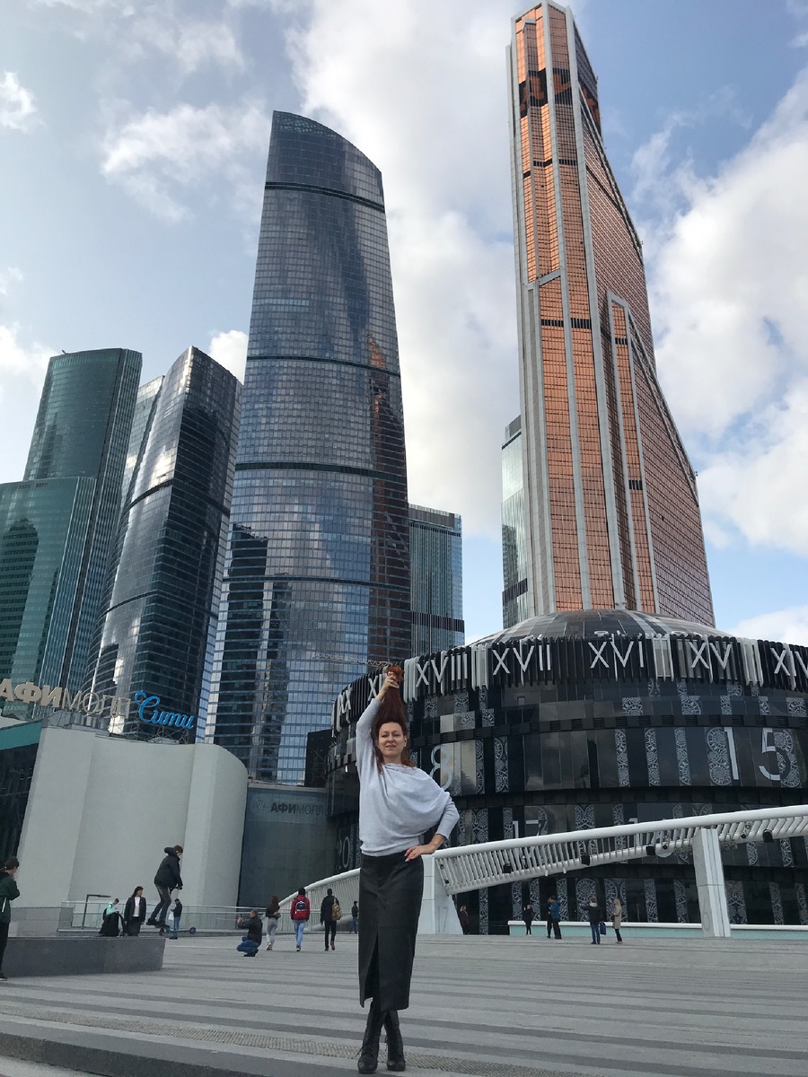 Берите себя за волосы и вытаскивайте из обыденности. Женщине необходимо заниматься творчеством. Это ее заряжает, даёт силы. Делайте это так, как можете. Плохо или хорошо-это не важно.  Пение, танцы, рукоделие...что? Может вы любите рисовать? Раскрашивать мандалы?  Делайте это так, как умеете . Делайте это для себя. Я люблю танцевать. Это заряжает меня, даёт мне такой подъем сил🔥