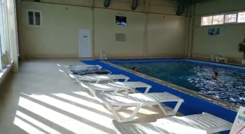 Бассеин под крышей. Фотография Шициной В. В. с канала "Привет с северного Урала" с разрешения автора. 