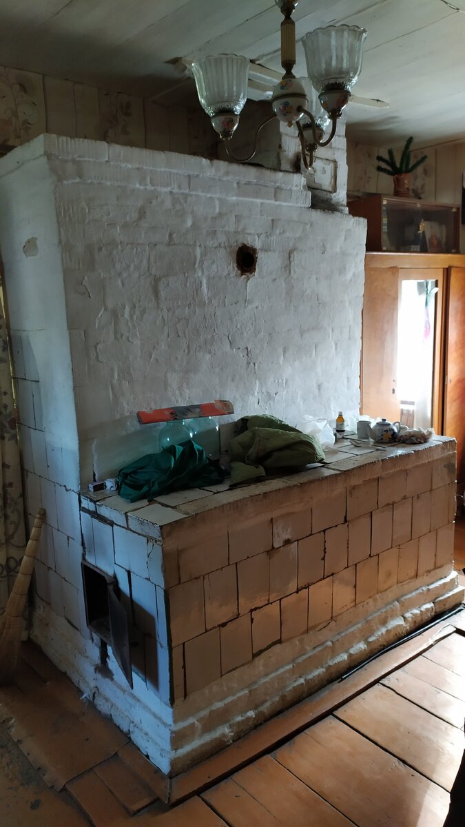 Старая печь с лежанкой.