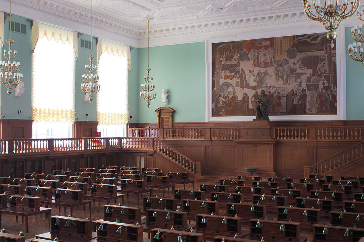 Читальный зал № 3 — самый большой не только из залов Российской государственной библиотеки, но и вообще изо всех читальных залов библиотек Европы. Источник: www.rsl.ru