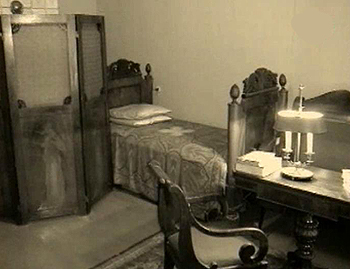 Кровать Гоголя. Дом-музей Н. Гоголя