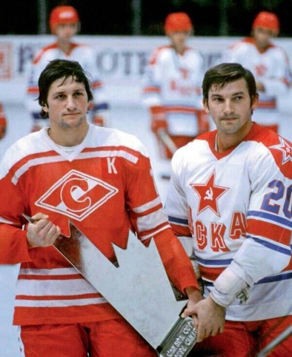 Изображение с Яндекс. Картинки (на фото игроки "Спартака" и "ЦСКА"- участники сб.СССР 1981 г.)