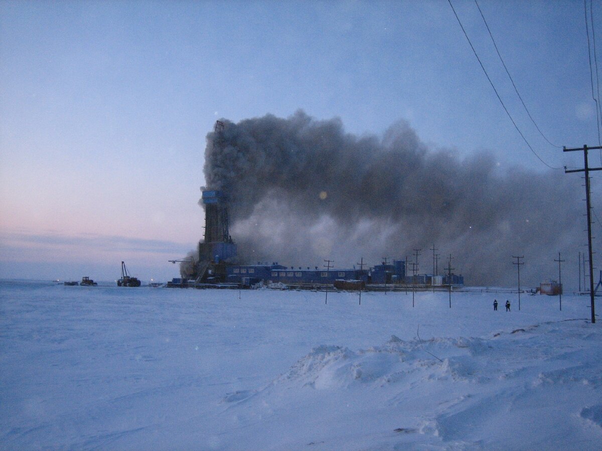 Газонефтеводопроявление на буровой.