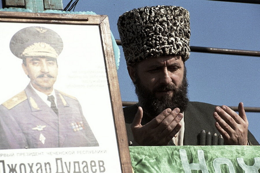 Зелимхан Яндарбиев-главный идеолог геноцида русского населения Чечни.