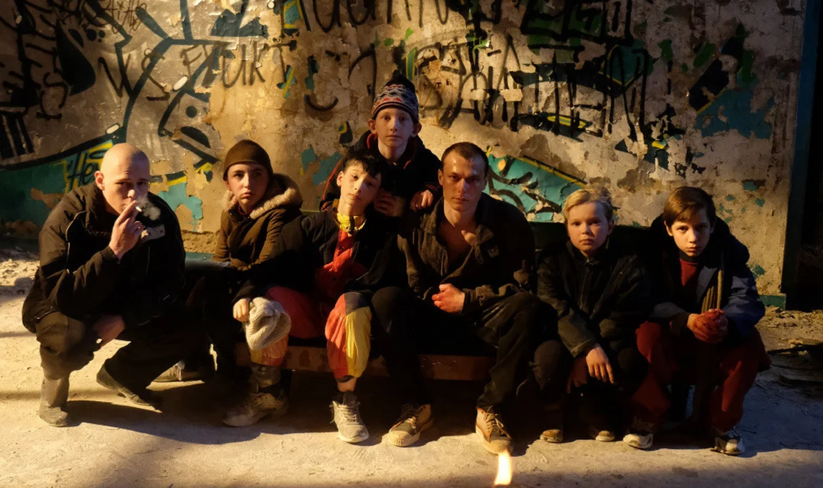 Дети встречают бандита, кадр из фильма "Бык"