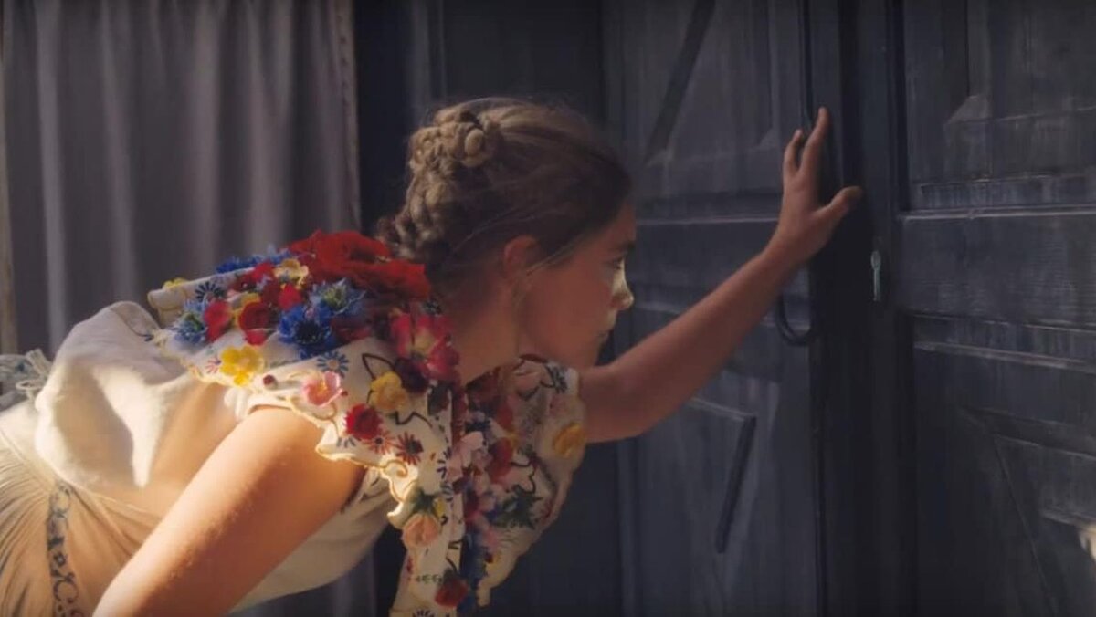 shot from "Midsommar"/2019/Ari Aster/A24, B-Reel Films, Nordisk Film/Источник - vox.com