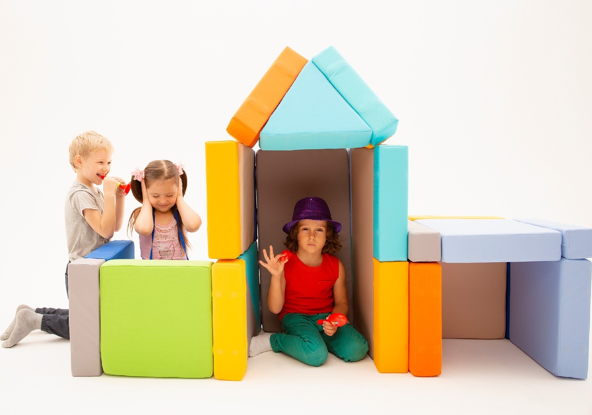 Замок на фото можно построить из элементов гигантского, магнитного конструктора Магматик 