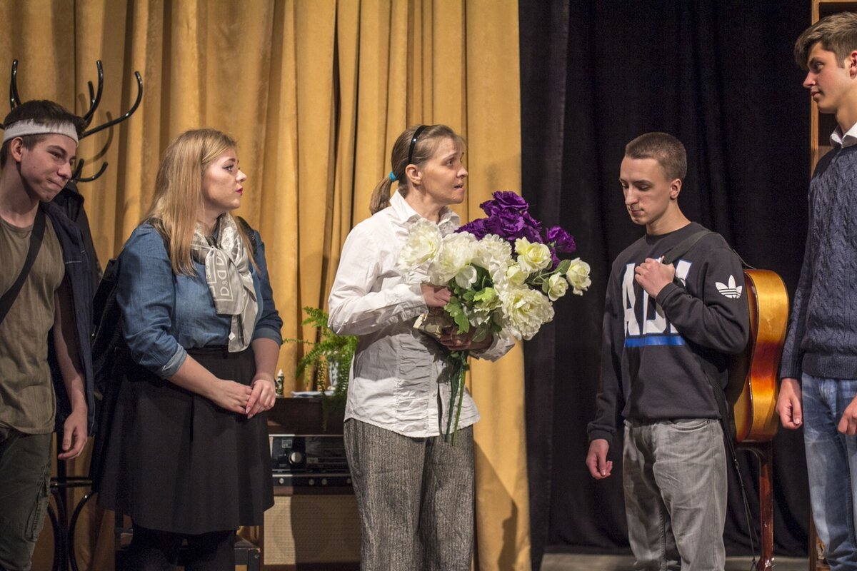 Фрагменты спектакля "Дорогая Елена Сергеевна" театральной студии "МЕТРО"