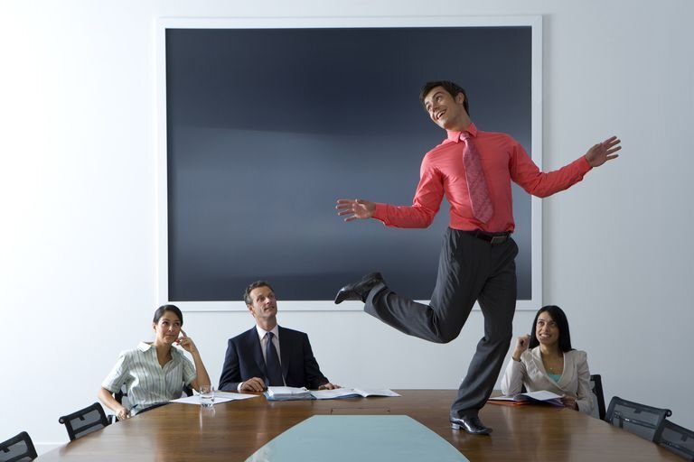 "Взгляд на соискателя со стороны". Источник: Яндекс.Картинки