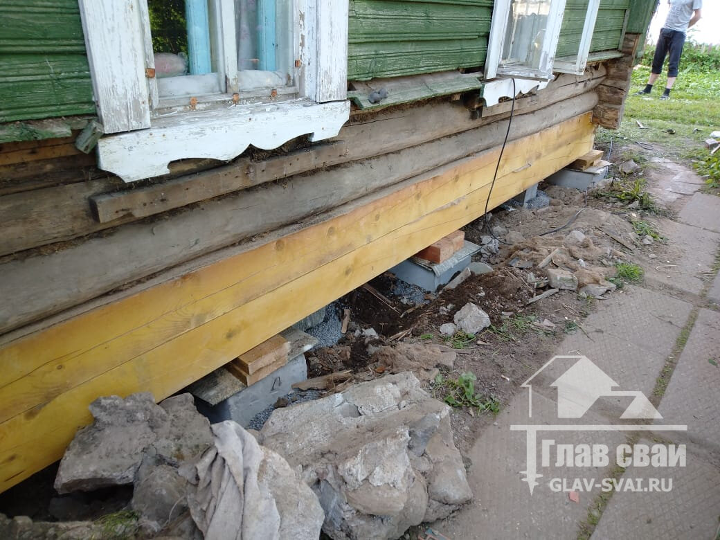Замены венцов и пола в доме