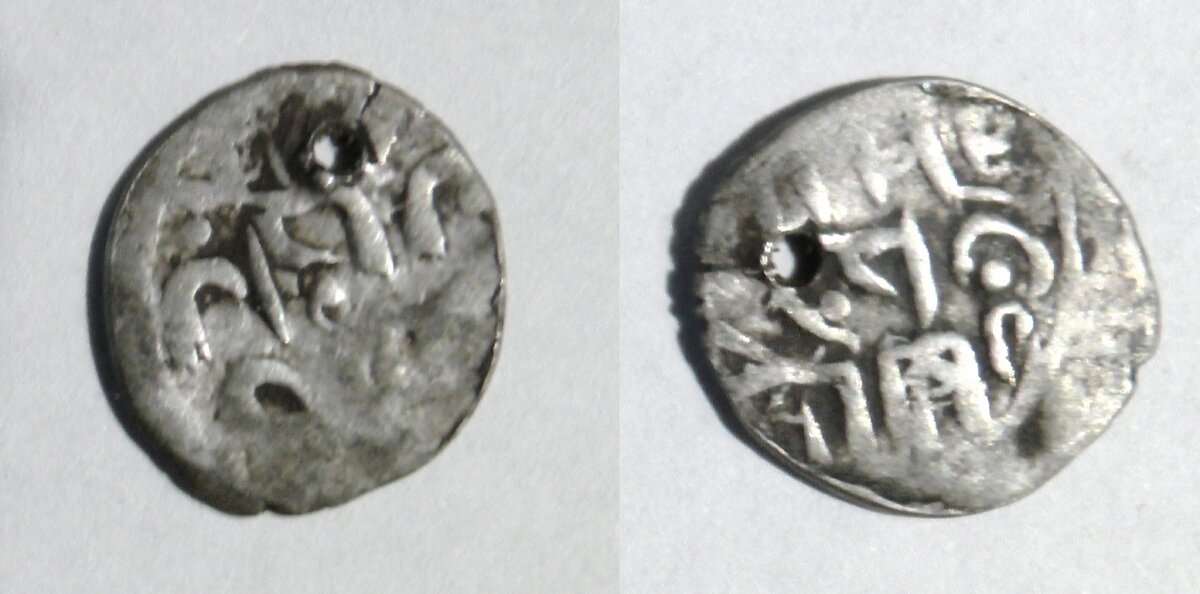 Эту монету мы не атрибутировали. Если кто знает - сообщите. Где тут верх, где - низ, мы не в курсе... Дирхемы - не наша тема.)))