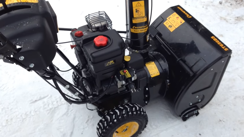 Самоходный снегоуборщик