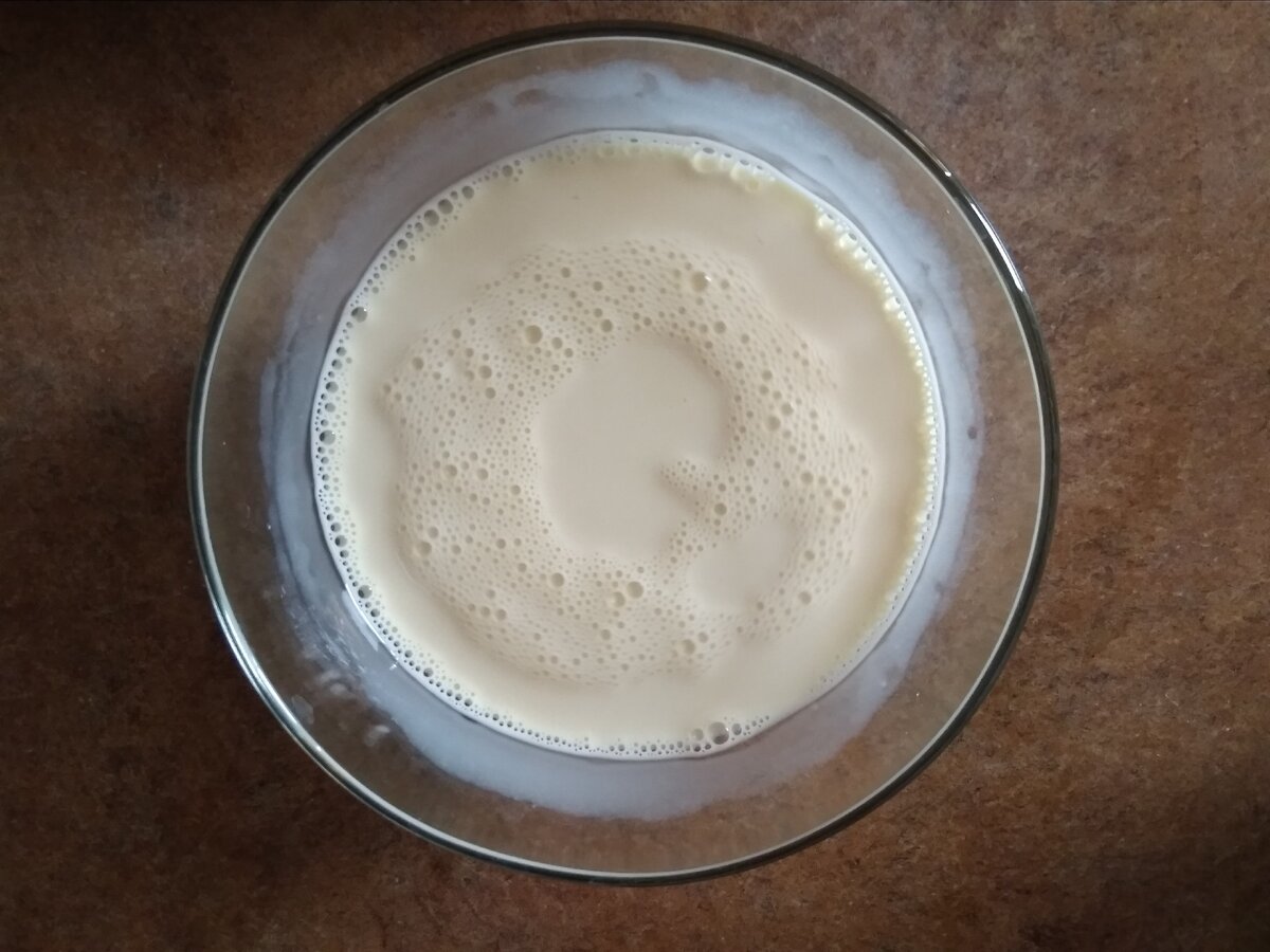 Долго взбивать не стоит, иначе появится пена