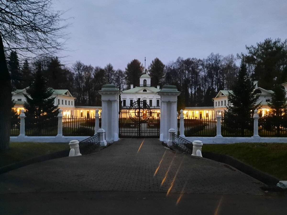 Парадный двор.