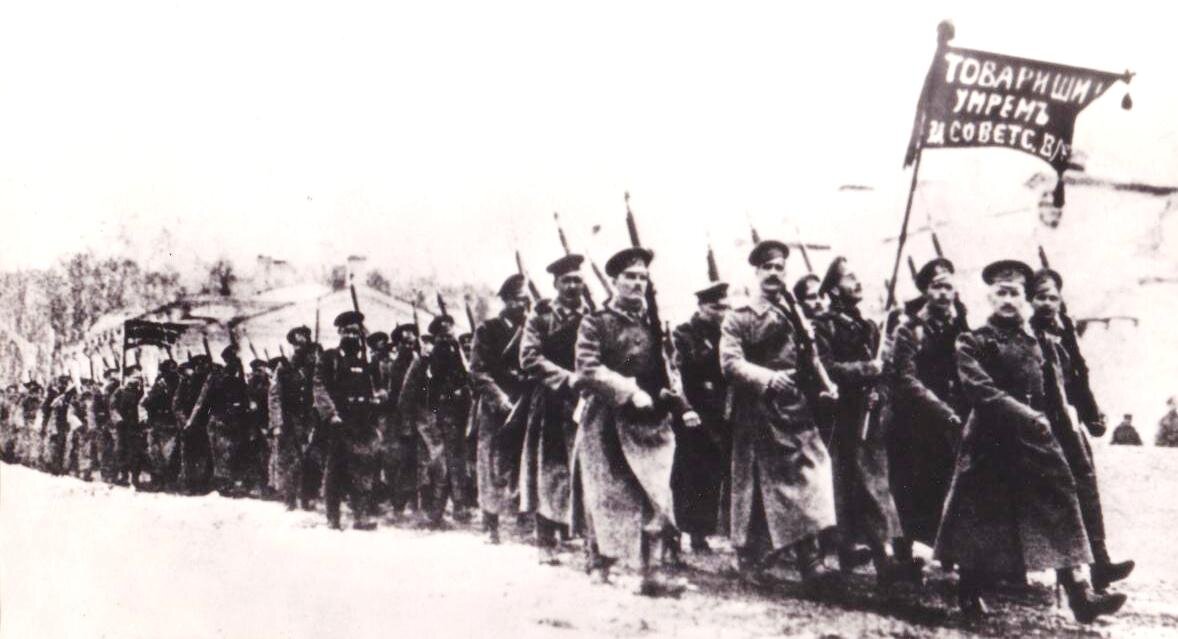 Отряд красногвардейцев. Псков, февраль 1918 года. Фото из открытых источников.