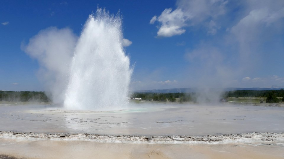 Источник: https://www.nps.gov/yell/learn/nature/hydrothermal-features.htm