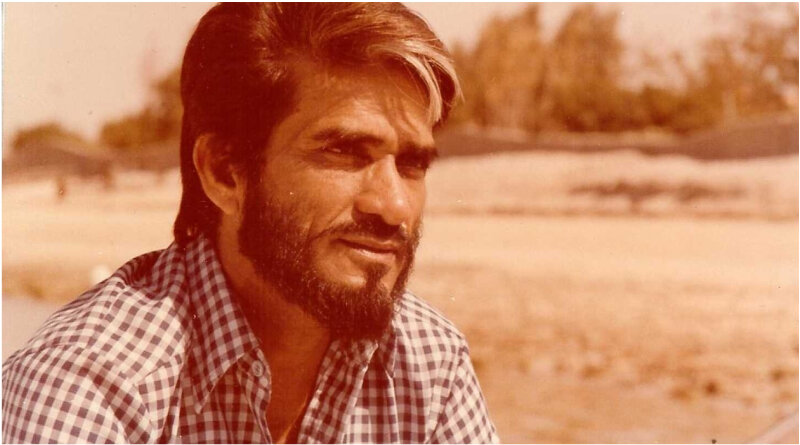 Мак Мохан — артист с большим театральным опытом, член Ассоциации индийского народного театра и бывший игрок в крикет.