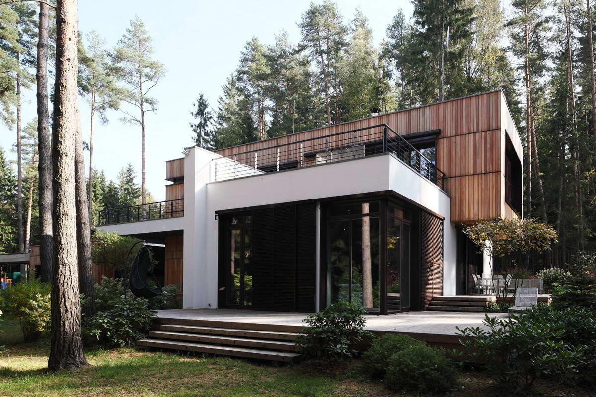 Домик в сосновом лесу (House in a Pine Forest) в России от Романа Леонидова (Roman Leonidov). 