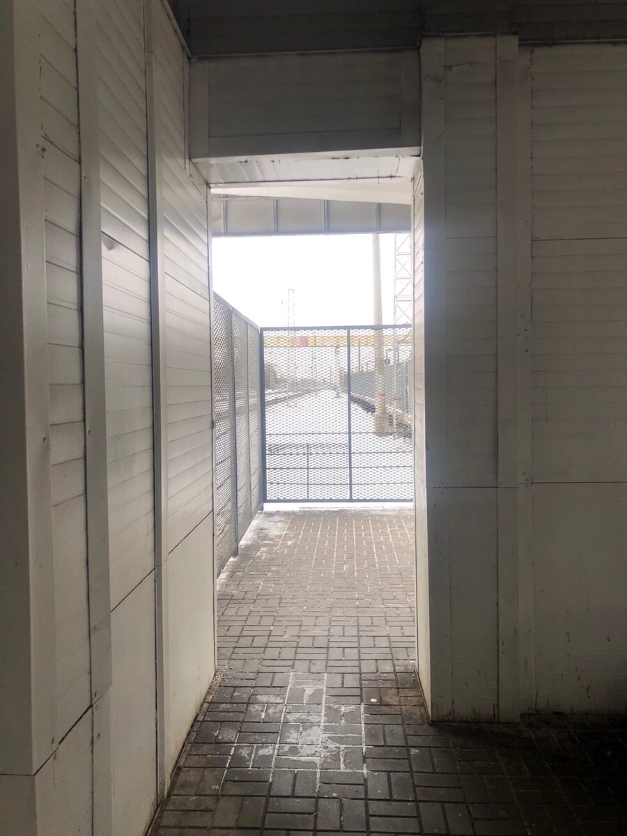 Выход на бутовскую платформу, словно из бункера... 