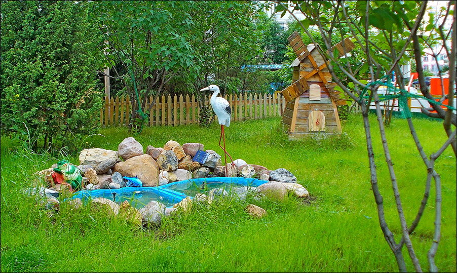 Почта интимная через аиста. А чем не голубь? Фото: Валерий Крыков.