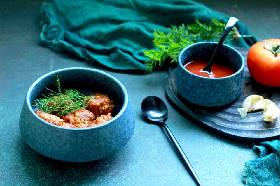 Фрикадельки не простые, а по-турецки с булгуром в томатном соусе от Елены @urbanistka_vl