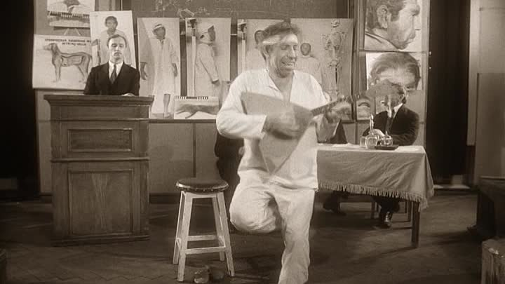 – Не читайте до обеда советских газет! – Все отнять и поделить! – Котов душили, душили… – Разруха не в клозетах, а в головах! – Абырвалг. – Человеку без документов строго воспрещается существовать.-17