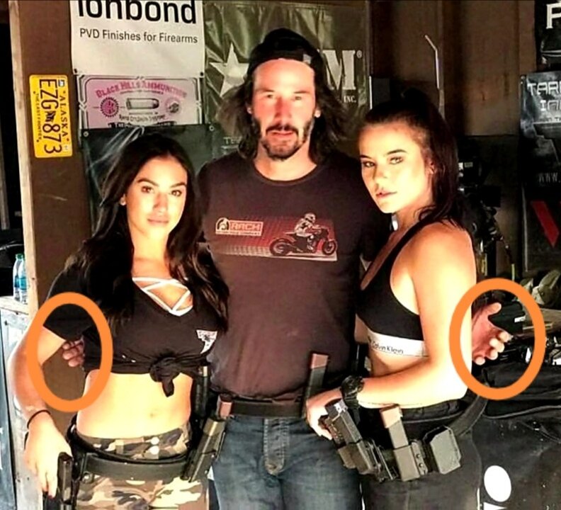 Заметьте что руки находятся рядом, но прикосновения не происходит. 