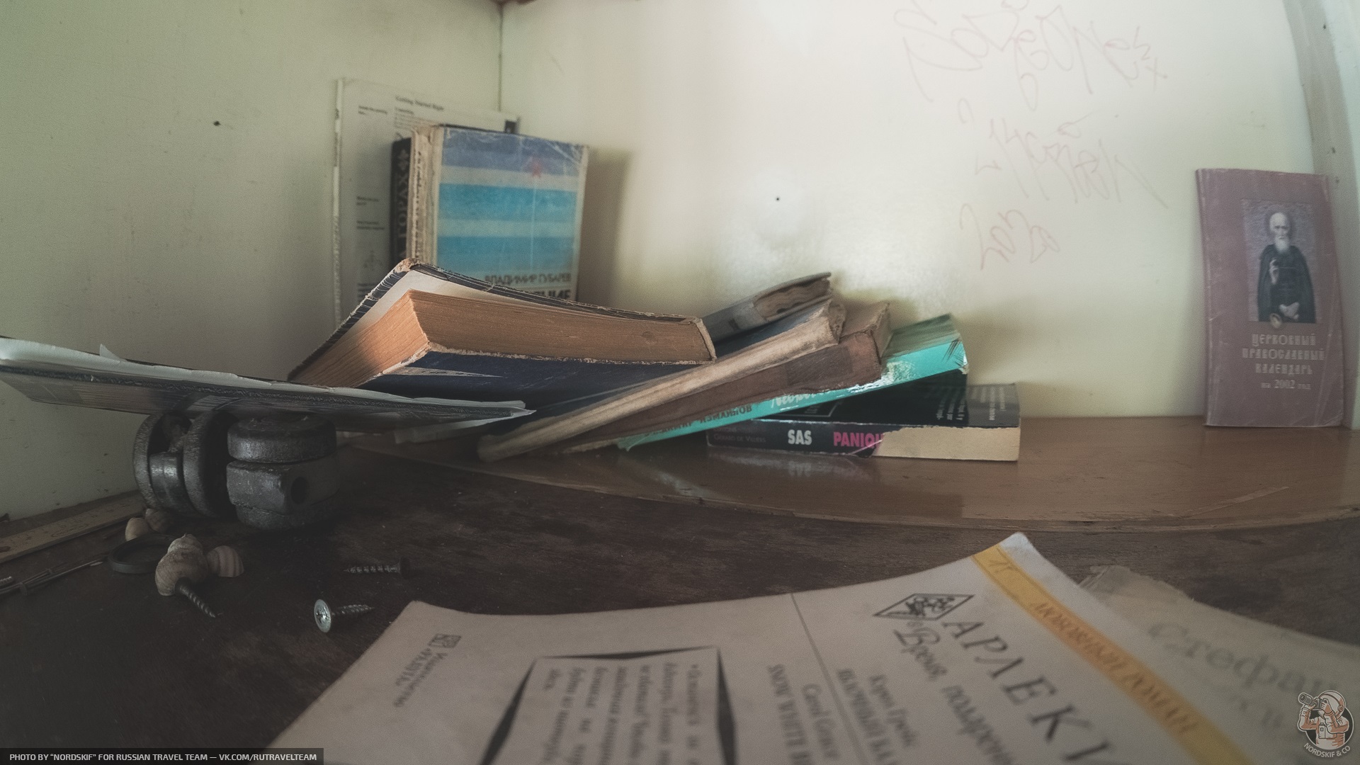 На берегу уральского водохранилища 30 лет ржавеет заброшенный пароход —показываю 