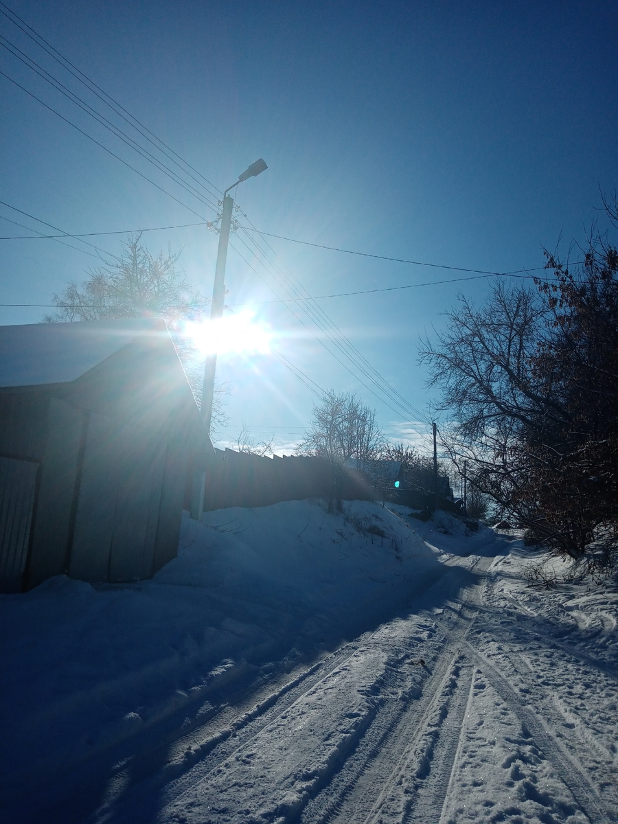 А солнце светит всем одинаково... 