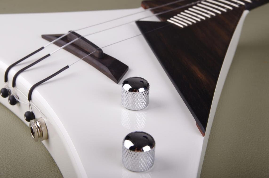 БЕЛАЯ ЭЛЕКТРОБАЛАЛАЙКА, Мастерская Алексея Сереброва