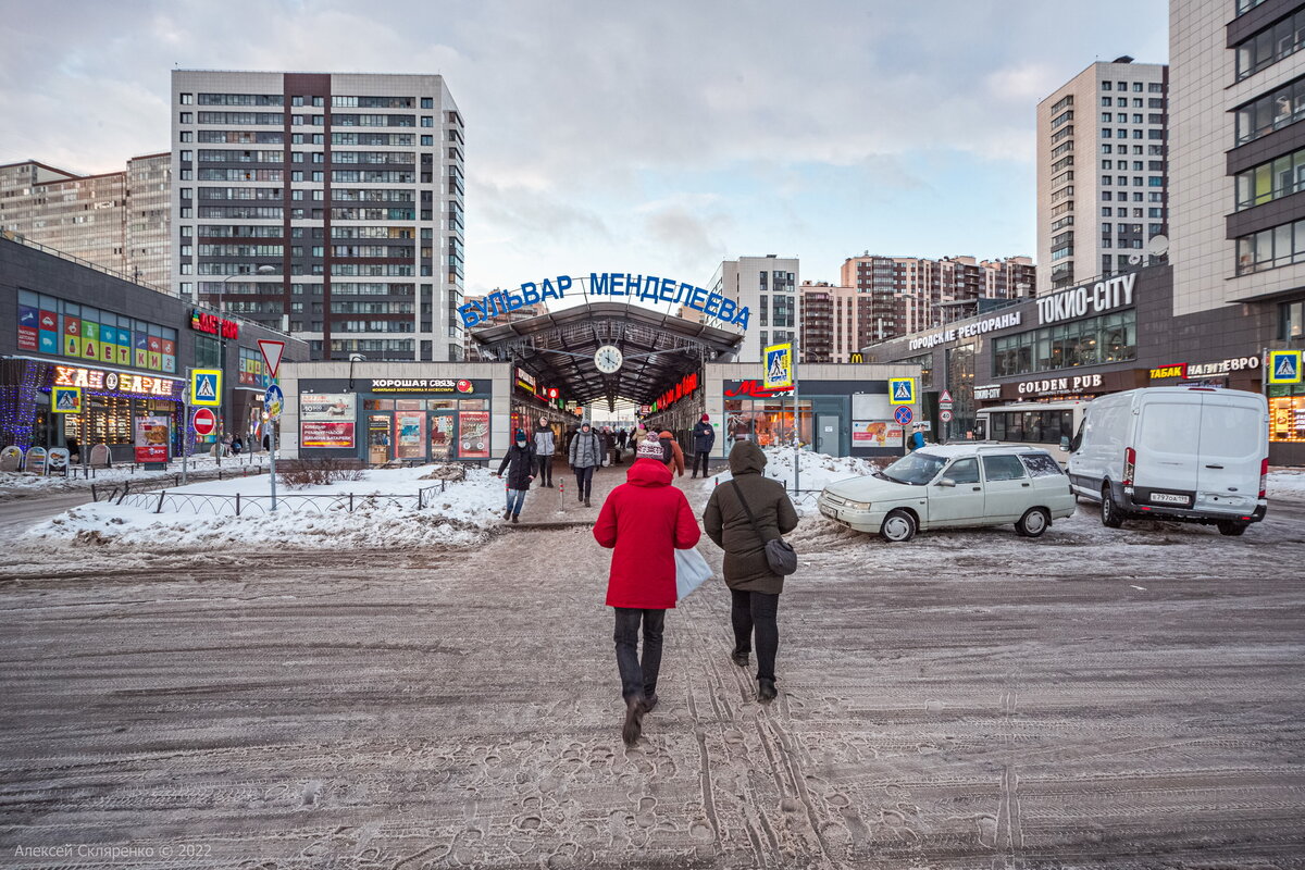 Главная артерия города - бульвар Менделеева. 