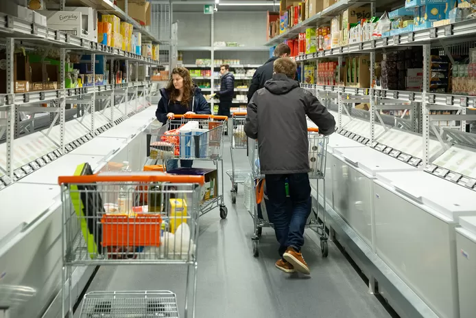 На бельгийских полках пустовато... © БЕЛГЕЙМИДЖ.