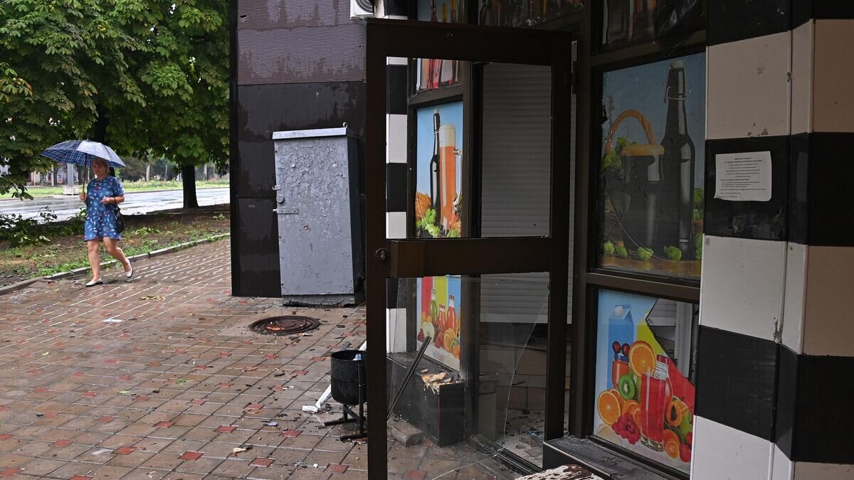    Магазин в Киевском районе Донецка, получивший повреждения в результате обстрела со стороны ВСУ© РИА Новости /