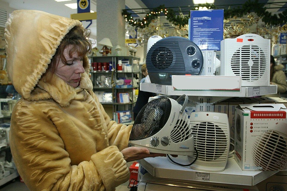     Массовое включение всех этих электроприборов в сеть способно вызвать либо отрубание этих сетей из-за запредельно возросшей нагрузки на них, либо короткие замыкание  EAST NEWS