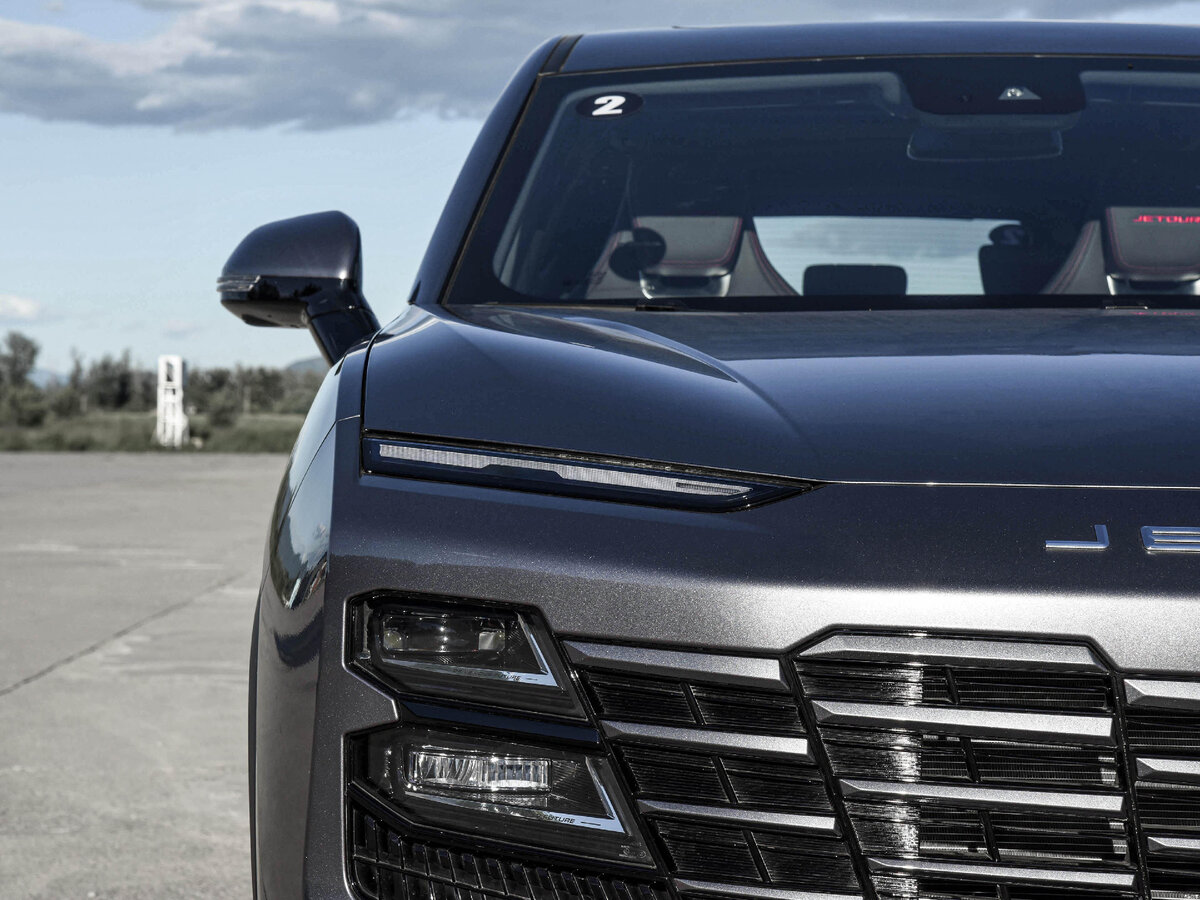 На фото: Кроссовер Jetour Dasheng