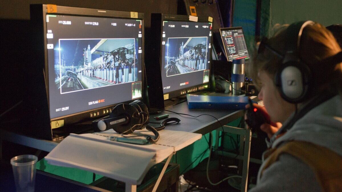    Участники киносъемочной группы в процессе съемок художественного фильма "Крым" в Симферополе© РИА Новости / Сергей Мальгавко