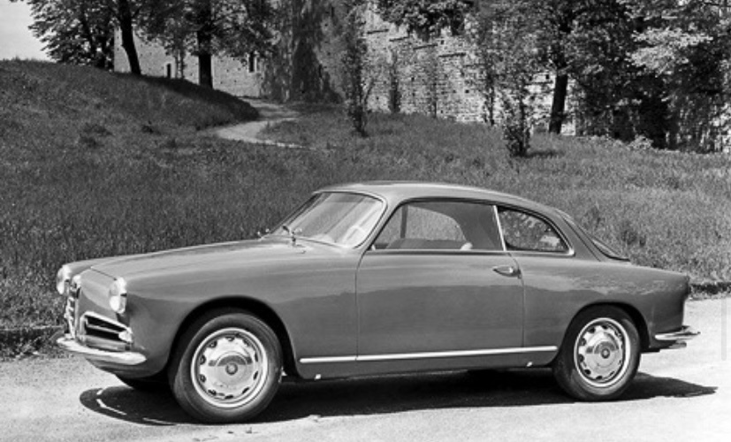 Alfa Romeo Giulietta Sprint 1954 года, несмотря на достаточно высокий уровень комфорта, не был лишён спортивного азарта в управлении и динамике