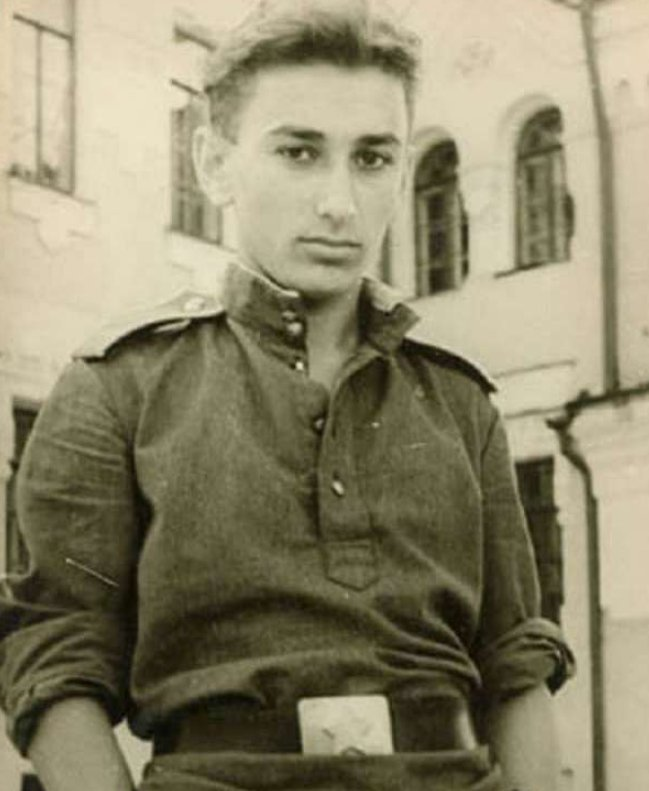 "Иди и воюй!" Почему Сталин не прятал своего сына Якова от войны